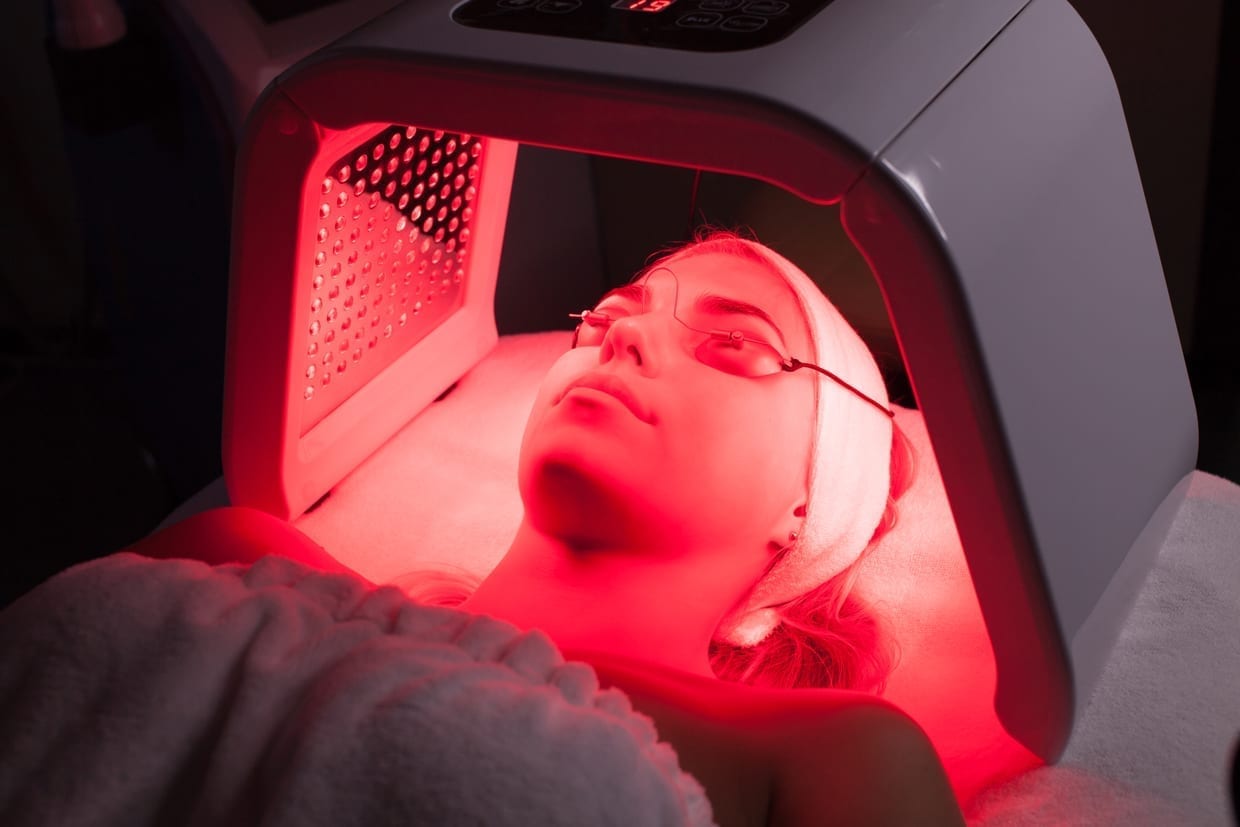 https://privatepracticeclinic.co.uk/wp-content/uploads/2021/07/led-light-therapy-risks-the-sunday-edit.jpg